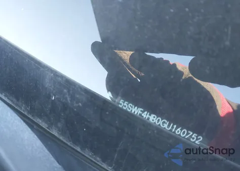 2016 Mercedes-Benz C 350E Luxury z USA, uszkodzony, nr VIN 55SWF4HB0GU160752